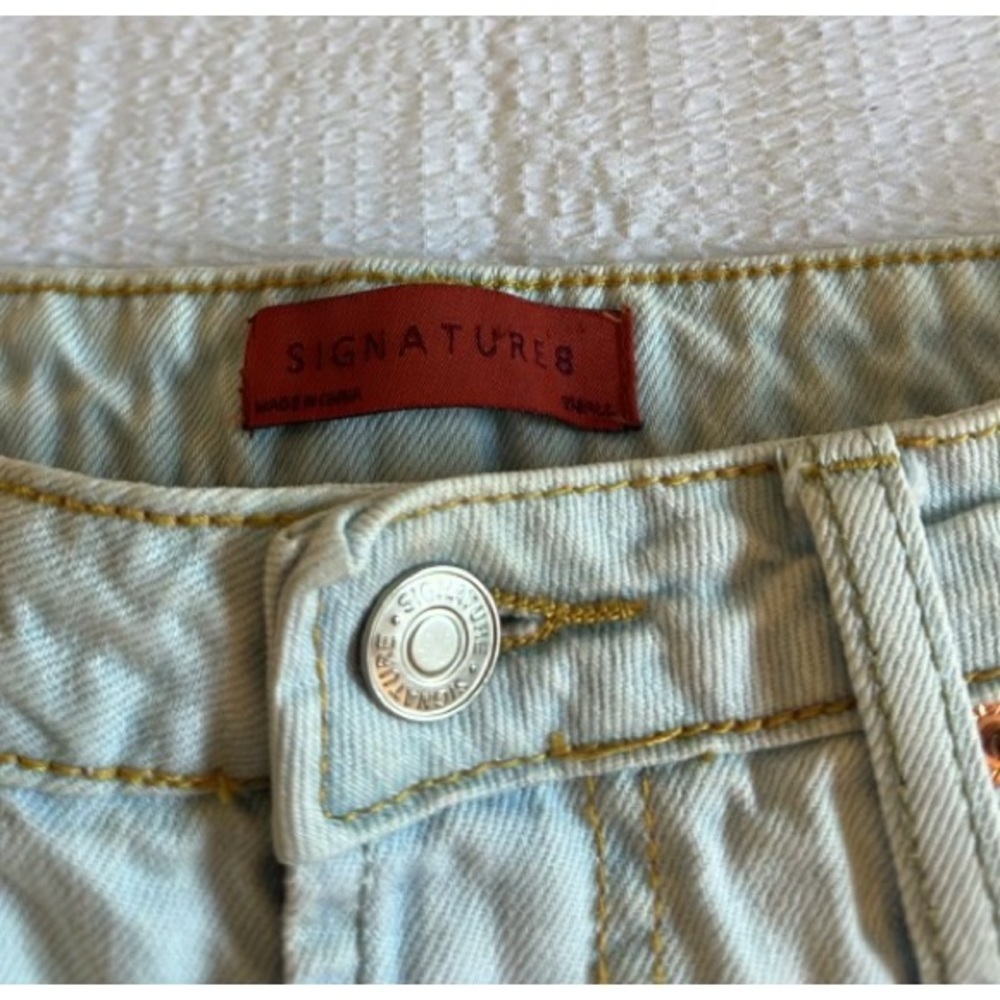 Signature8 High Rise Ripped Jean Shorts- Size Small - Picture 2 of 3